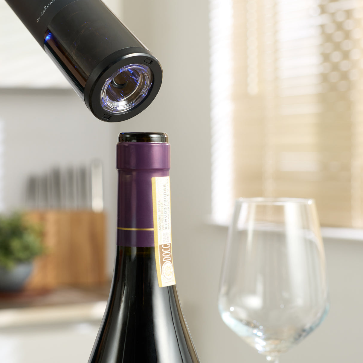 Zeluvi Automatic Electric Wine Bottle Opener Powered by AAA batteries