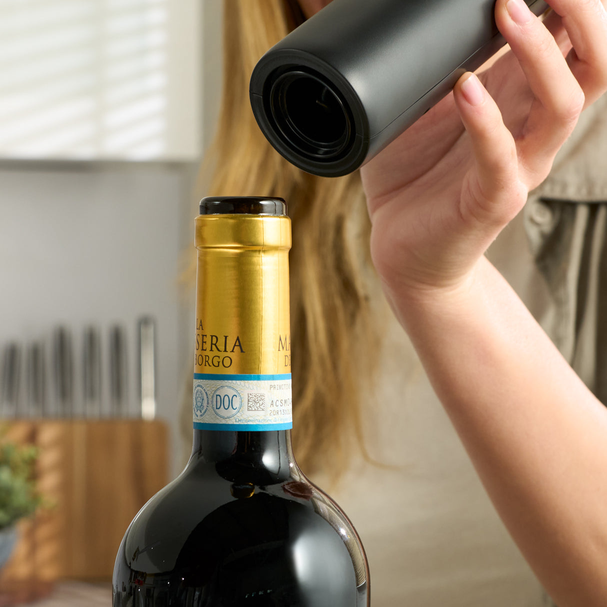 Zeluvi Automatic Electric Wine Bottle Opener Powered by AAA batteries